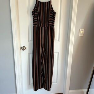 Black high neckline jumper with adjustable straps elastic stretch back